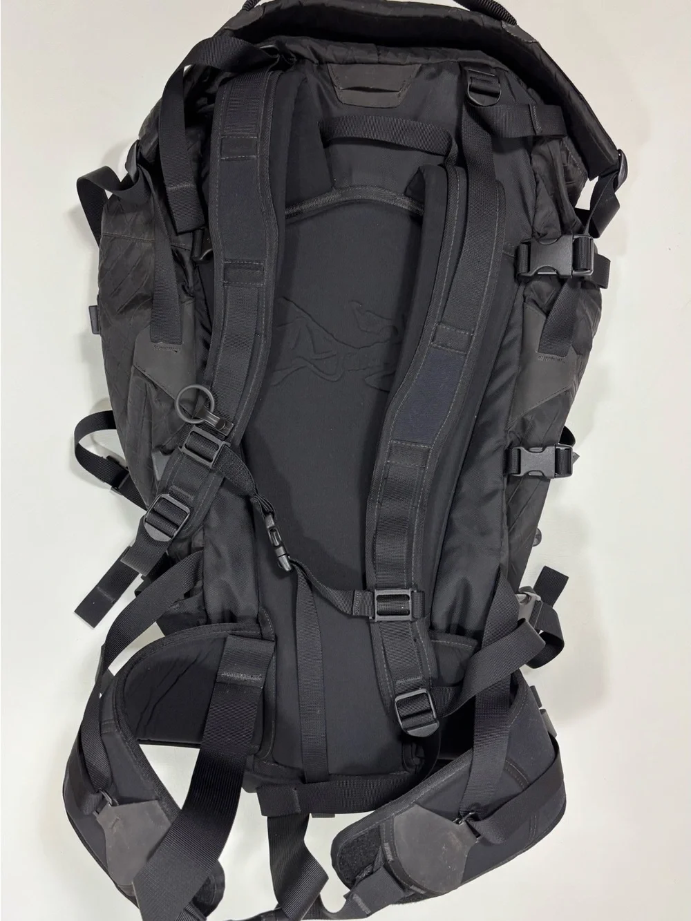 Arc'teryx M40 Black Men's Technical Pack with Adjustable Straps
